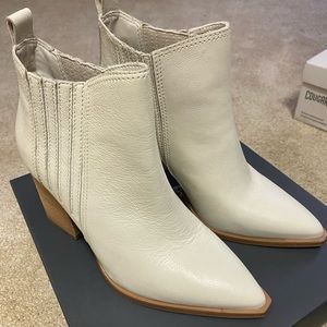 Vince Camuto Booties Size 8.5